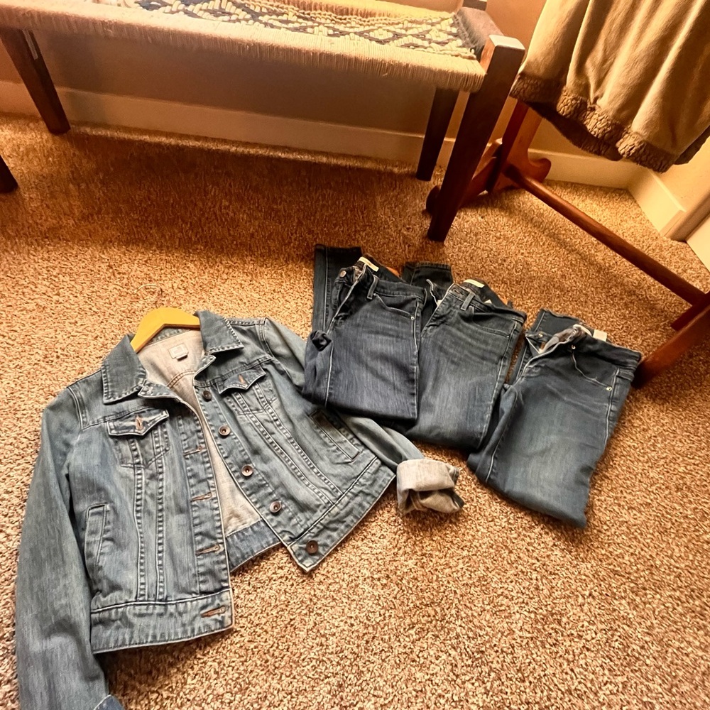 Denim Deal! Levi’s and Good American Good Legs size 2 / 25 / 26 -free jacket!